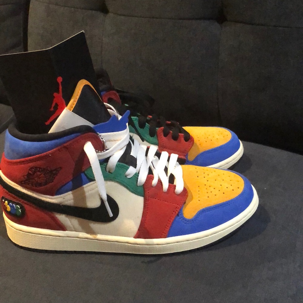 Jordan 1 mid SE fearless blue the great